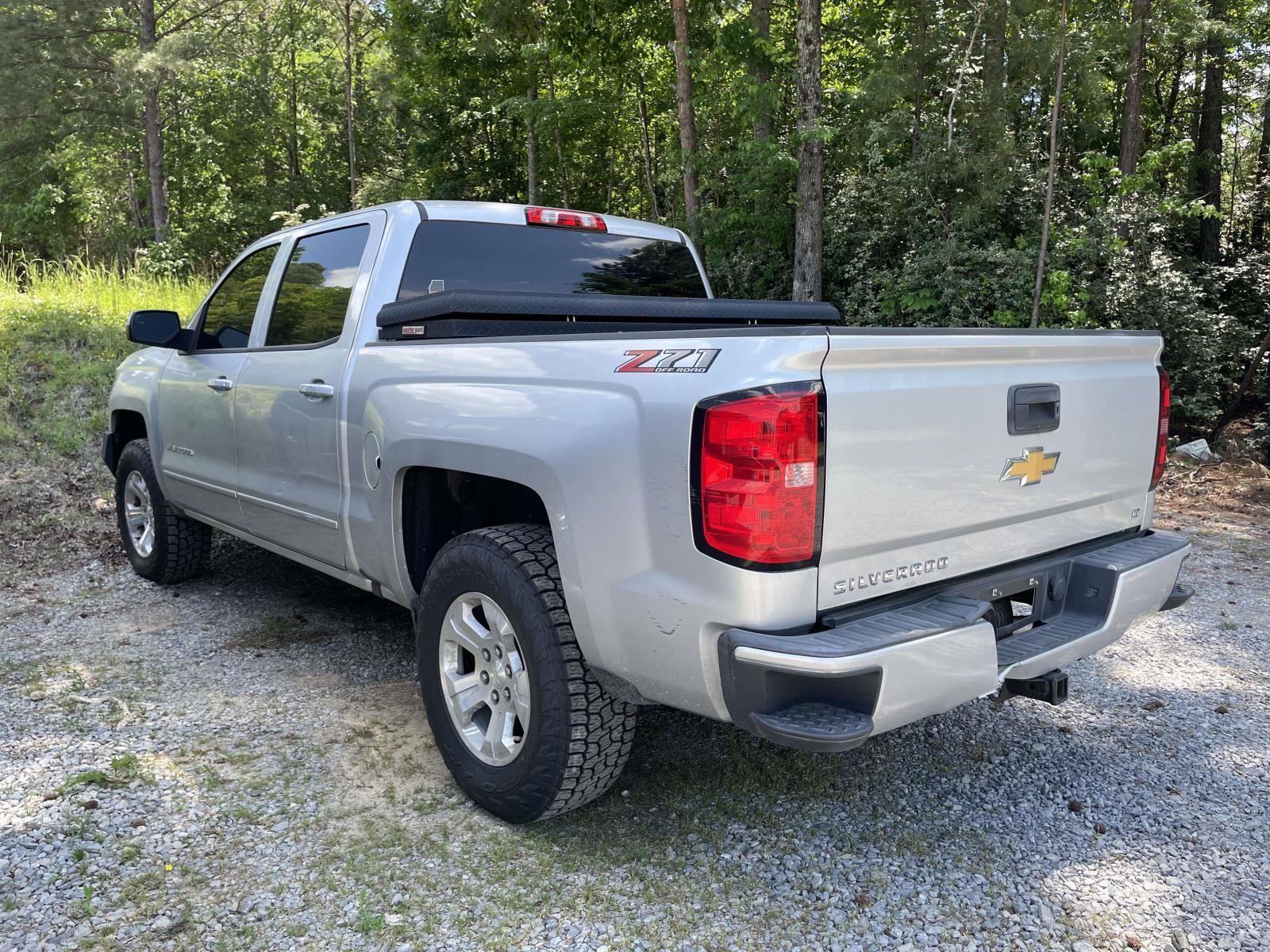 Used 2018 Chevrolet Silverado 1500 LT w/ All Star Edition AWD/4WD image 9