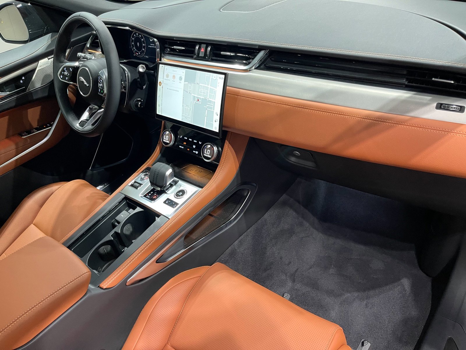 New 2026 Jaguar F-PACE R-Dynamic S image 26