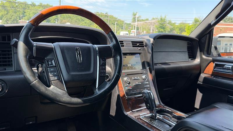 Used 2016 Lincoln Navigator L Select AWD/4WD image 22