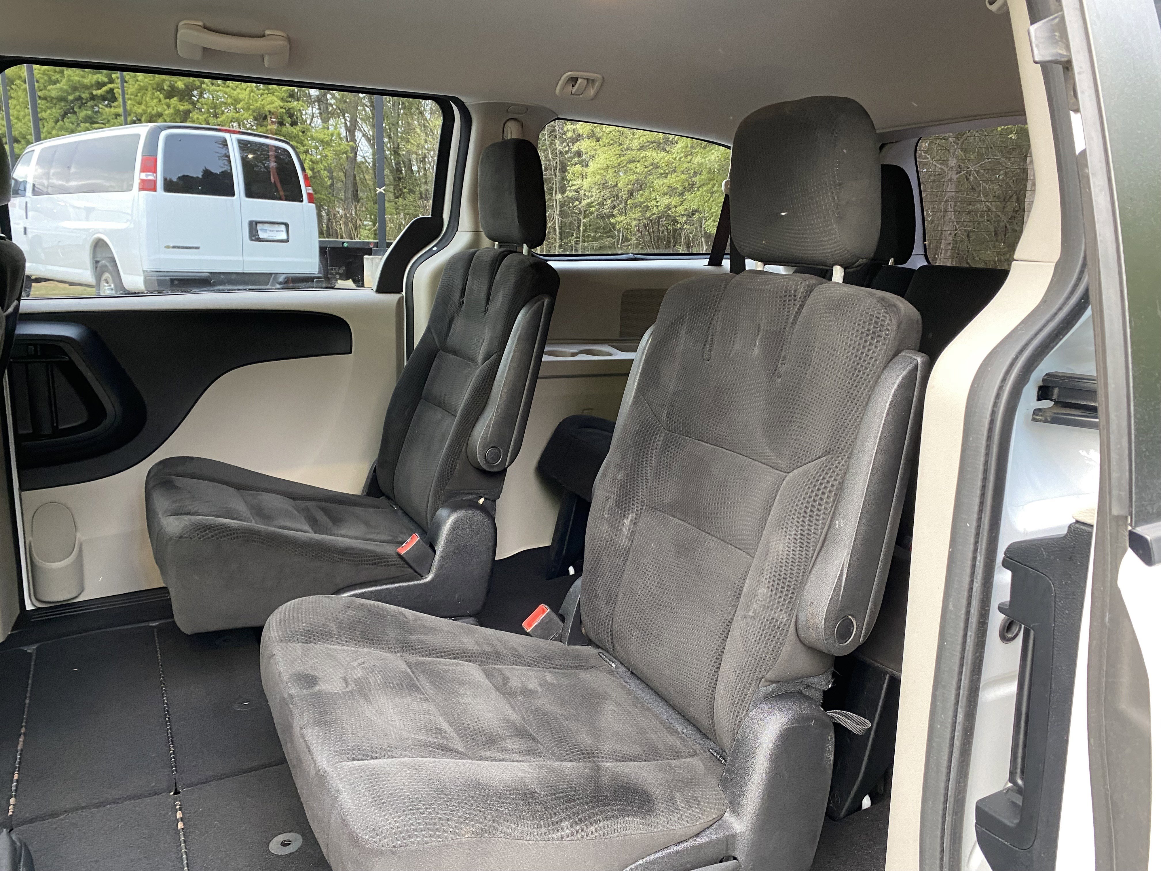 Used 2016 Dodge Grand Caravan American Value Package w/ UConnect Hands-Free Group image 34