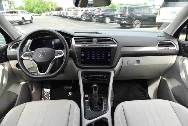 Used 2023 Volkswagen Tiguan SE FWD image 7