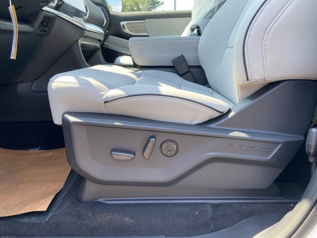 New 2027 Ford Expedition Platinum w/ Platinum Ultimate Package AWD/4WD image 8