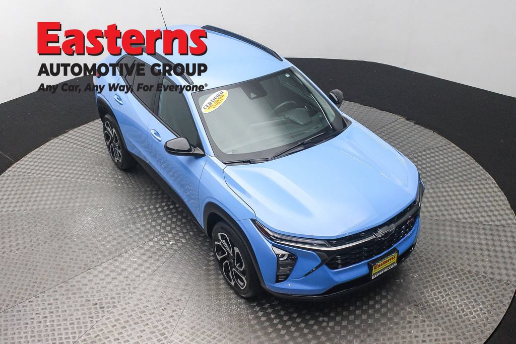 Used 2024 Chevrolet Trax RS w/ Driver Confidence Package FWD image 3