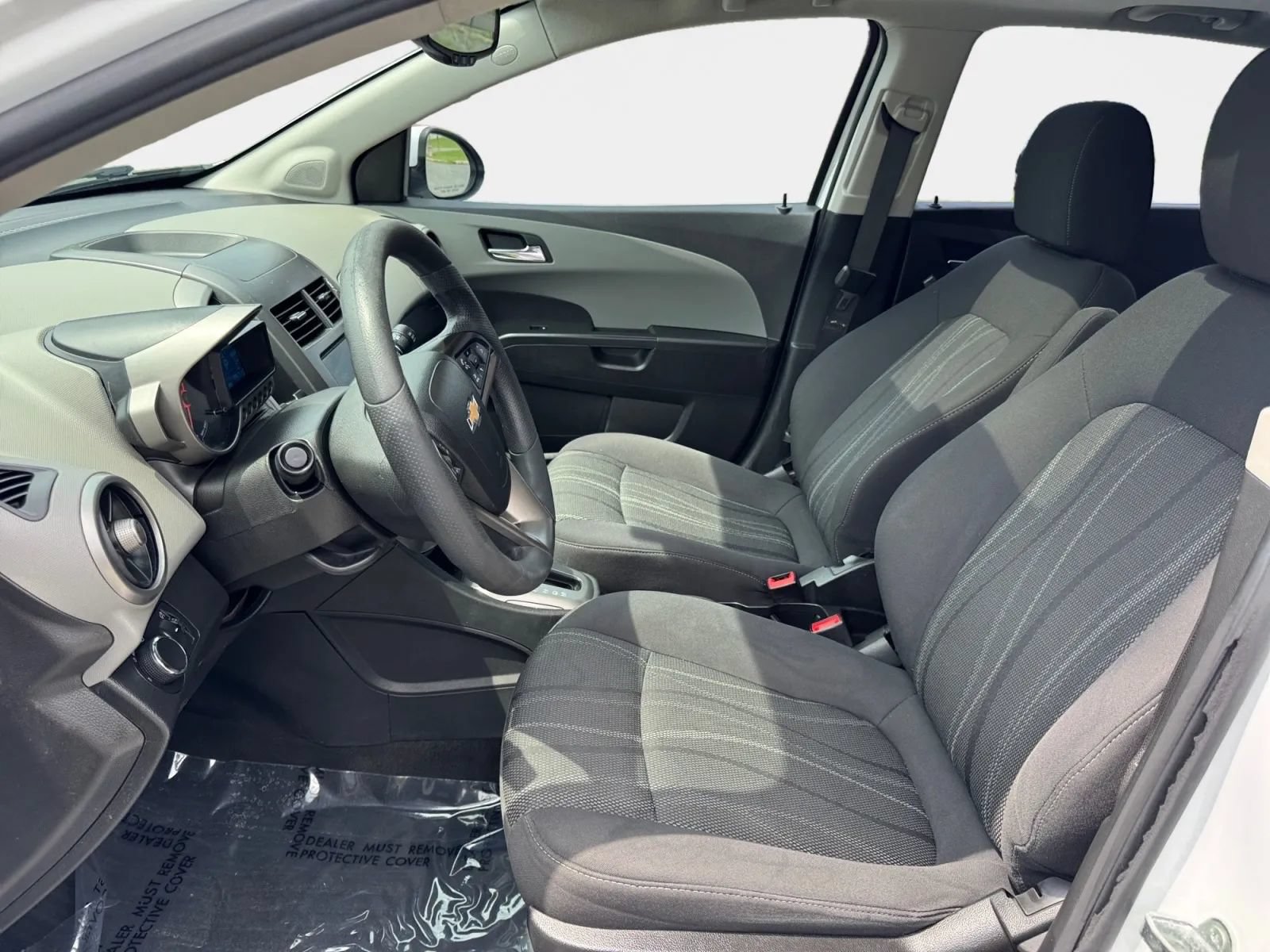 Used 2015 Chevrolet Sonic LT w/ Fun and Sun Package FWD image 9