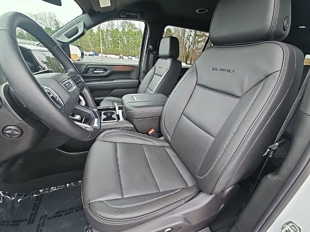 Certified 2025 GMC Yukon XL Denali image 17