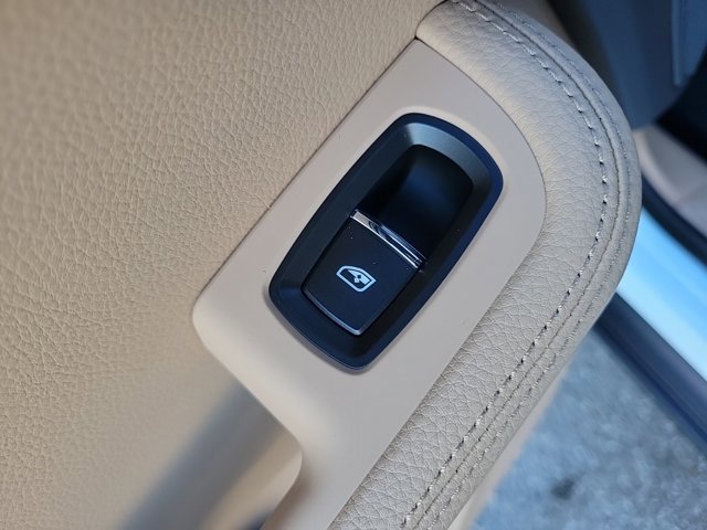 Used 2025 Porsche Macan image 22