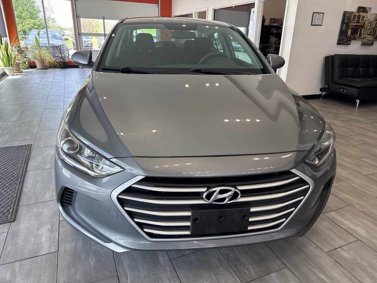 Used 2018 Hyundai Elantra SE FWD image 4