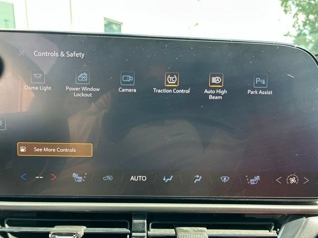 Used 2025 Chevrolet Equinox EV RS FWD image 26