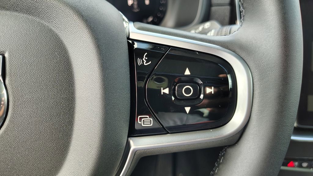New 2026 Volvo XC90 B6 Plus w/ Protection Package Premier AWD/4WD image 15