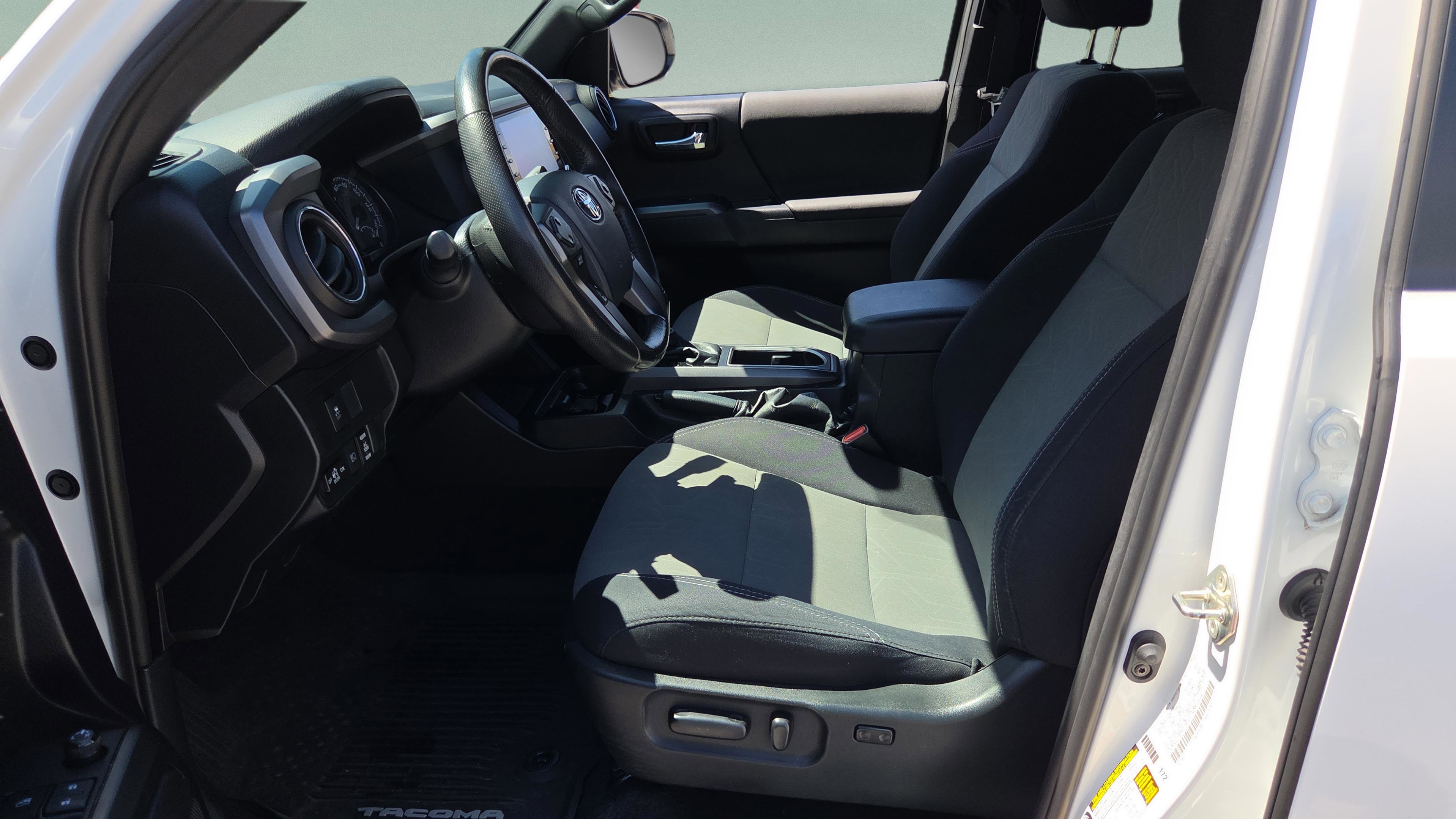 Used 2020 Toyota Tacoma TRD Off-Road image 10