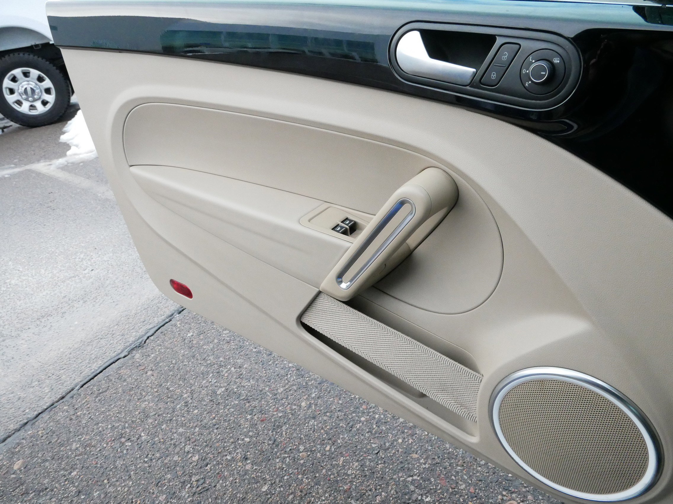 Used 2015 Volkswagen Beetle R-Line image 27