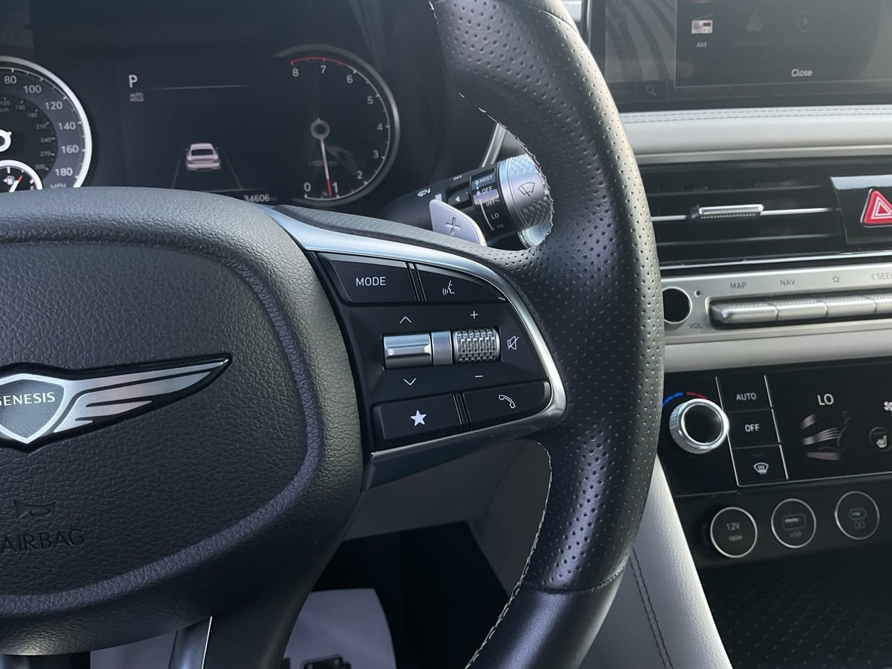 Used 2025 Genesis G70 2.5T RWD image 34