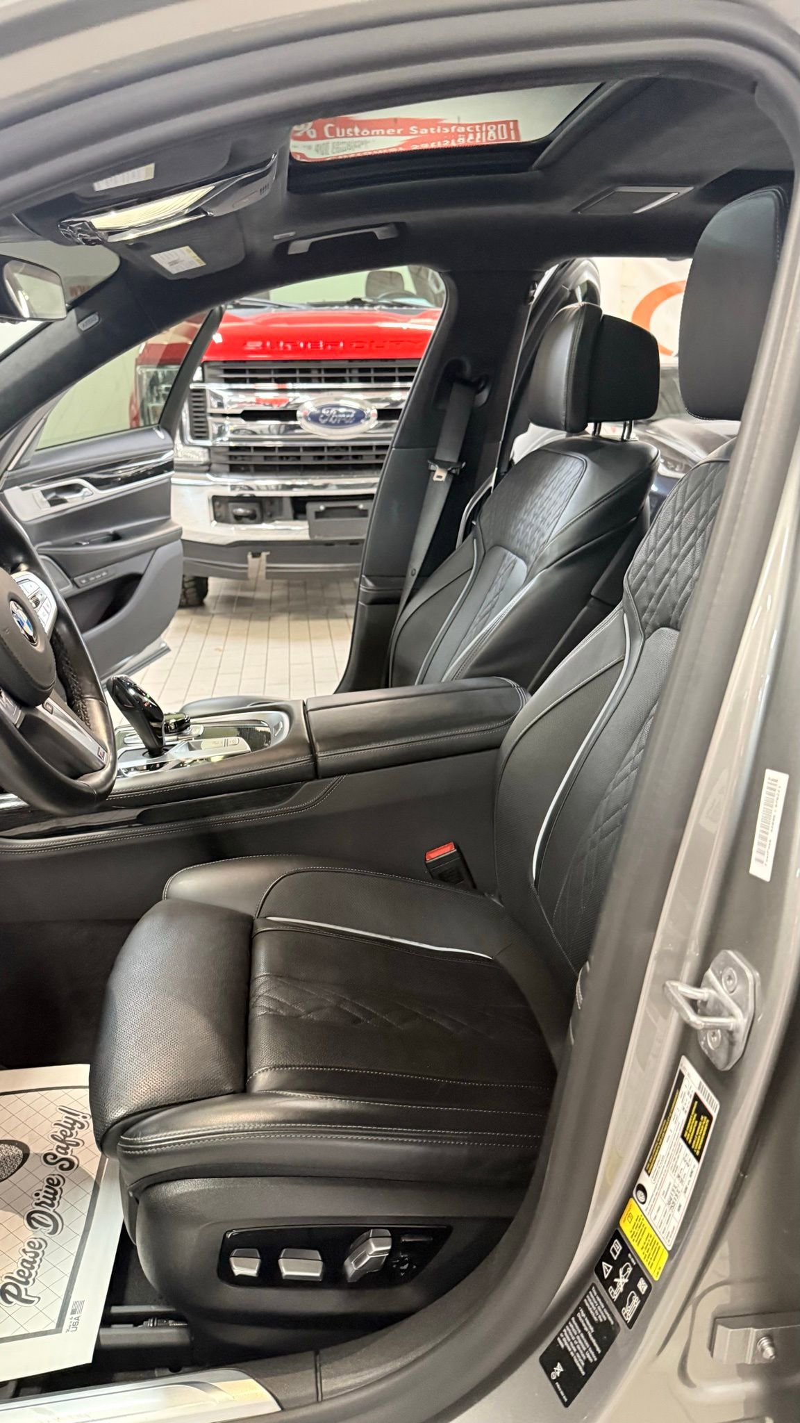 Used 2021 BMW 750i xDrive w/ Executive Package image 25