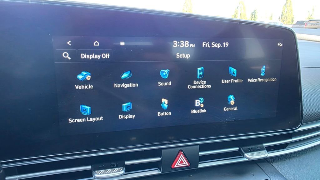 Used 2023 Hyundai Elantra Limited image 33