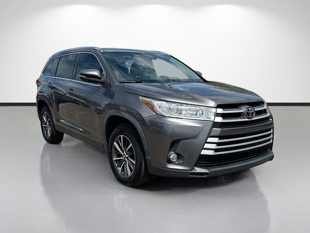 Used 2019 Toyota Highlander XLE image 1