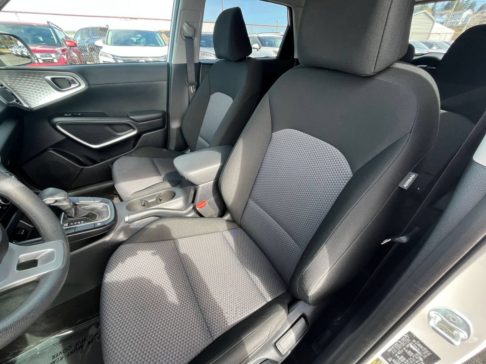 Used 2025 Kia Soul LX w/ LX Technology Package FWD image 35
