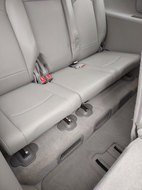 Used 2008 Saturn Outlook XR w/ Premium Trim Package image 22