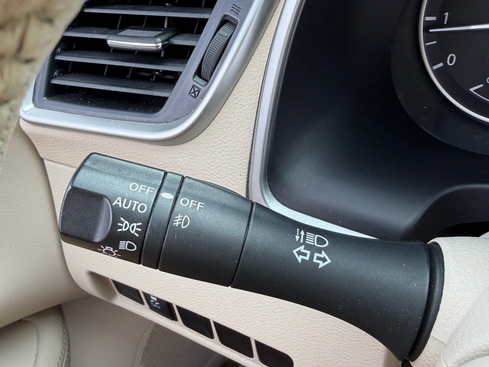 Used 2016 Nissan Murano SV FWD image 31