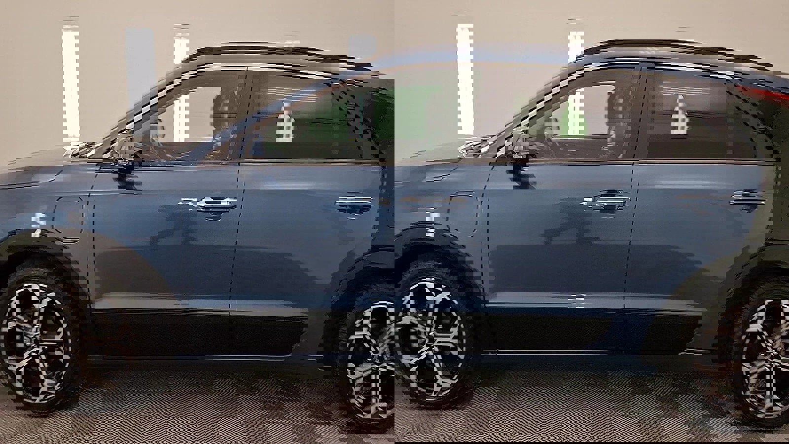 Used 2023 Kia Niro SX Touring image 9