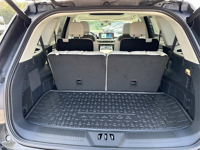 New 2025 Lincoln Aviator AWD w/ Jet Appearance Package image 13