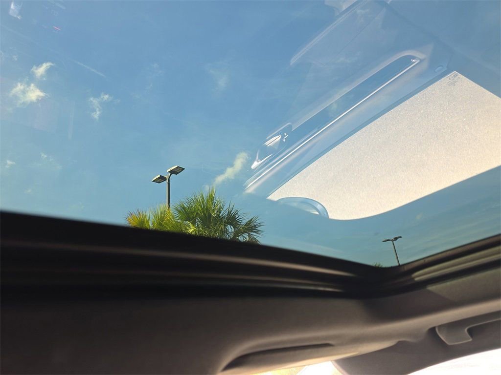 Certified 2025 Porsche Macan image 39