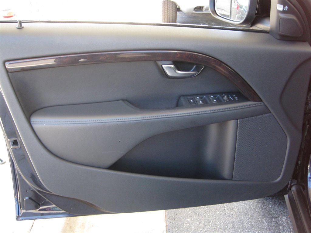 Used 2016 Volvo XC70 T5 Premier w/ Proximity Package FWD image 10