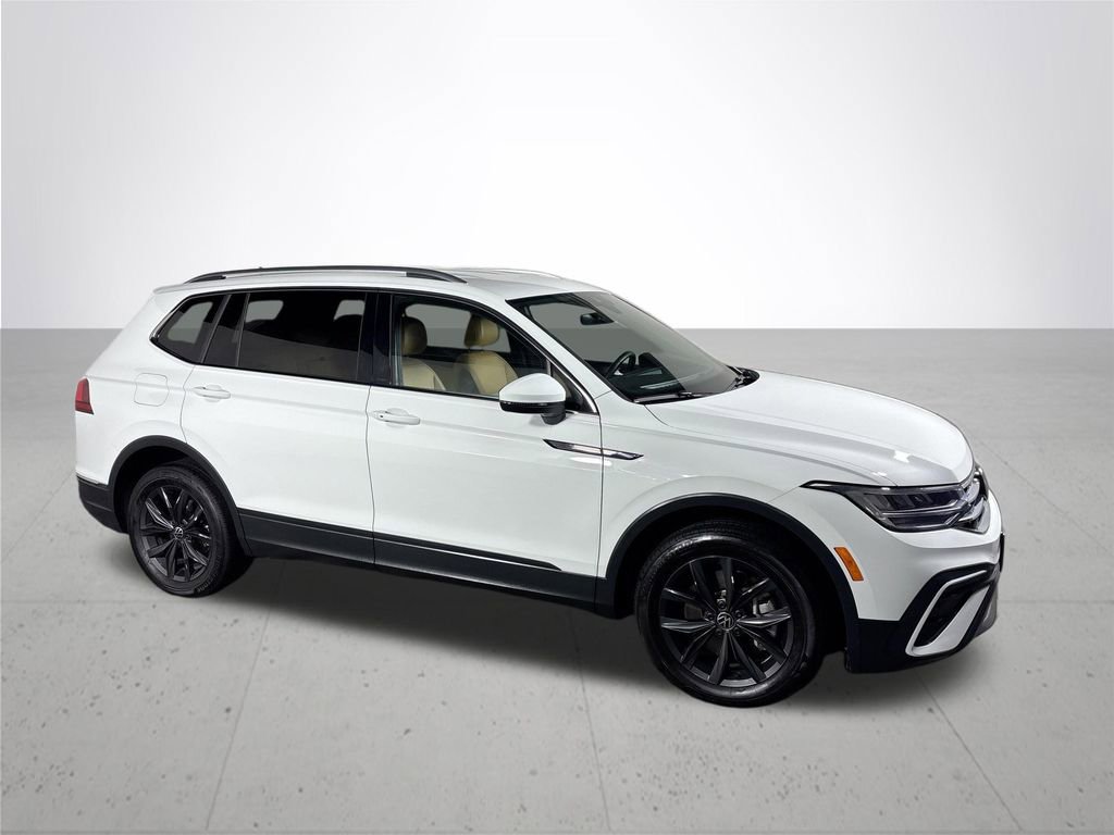 Certified 2024 Volkswagen Tiguan SE image 4