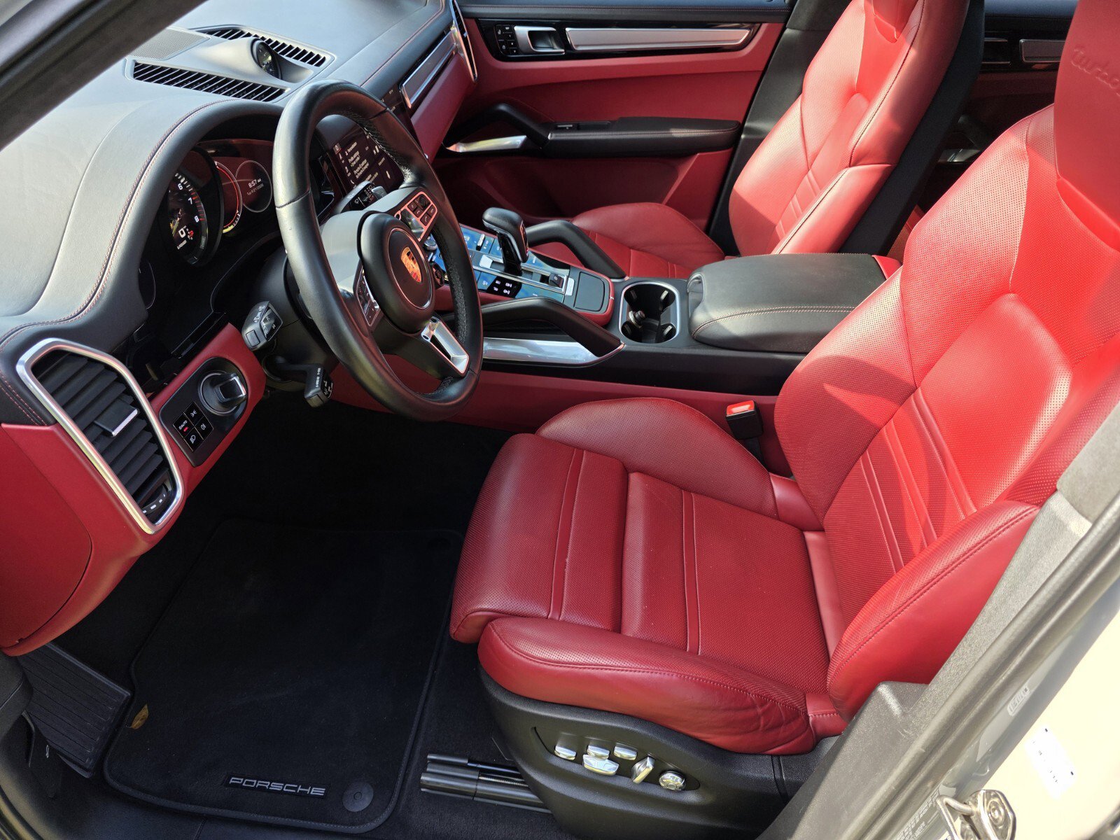 Used 2021 Porsche Cayenne Turbo S AWD/4WD image 10