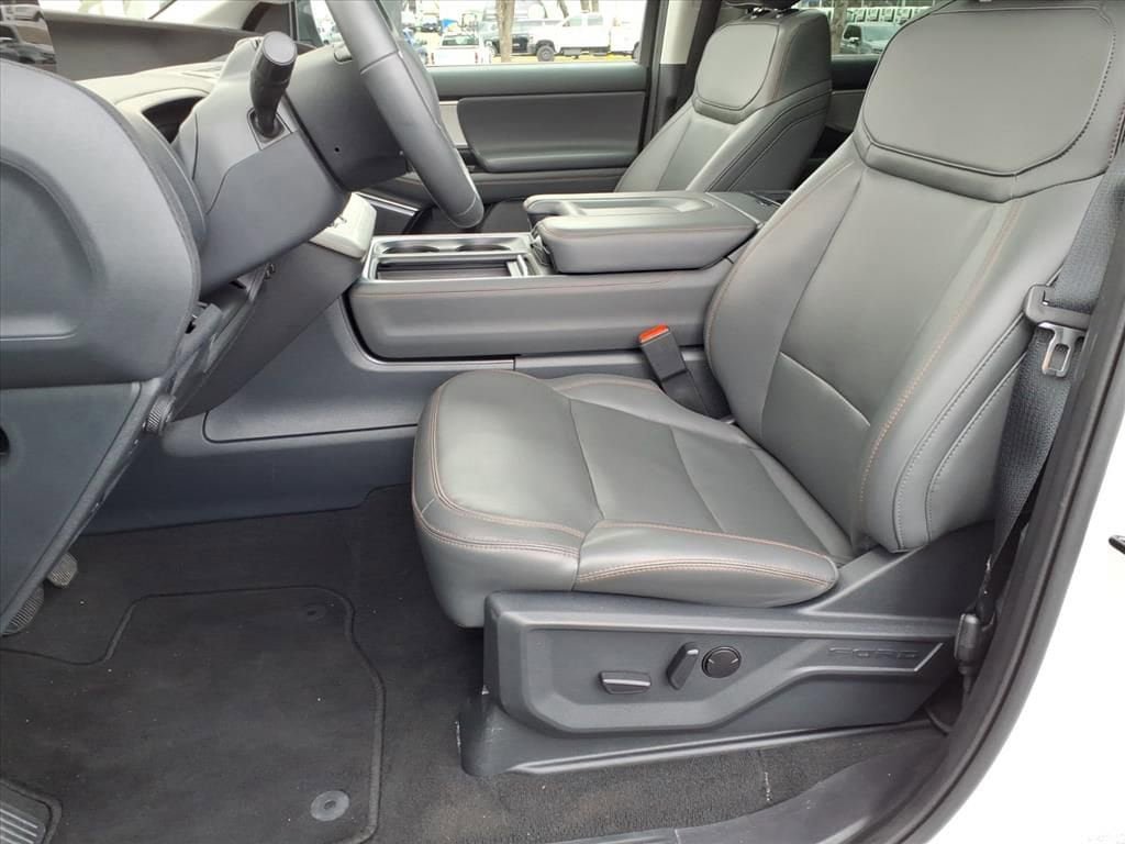 Used 2025 Ford Expedition Active AWD/4WD image 23