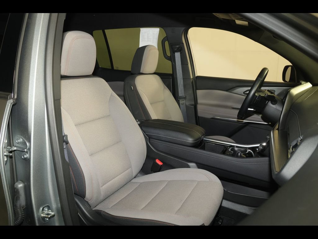Used 2025 Chevrolet Traverse LT AWD/4WD image 32