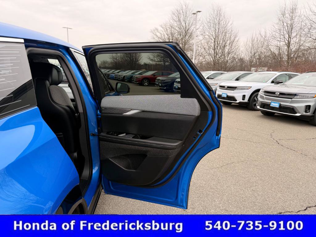 Used 2025 Cadillac Optiq Luxury 1 AWD/4WD image 23