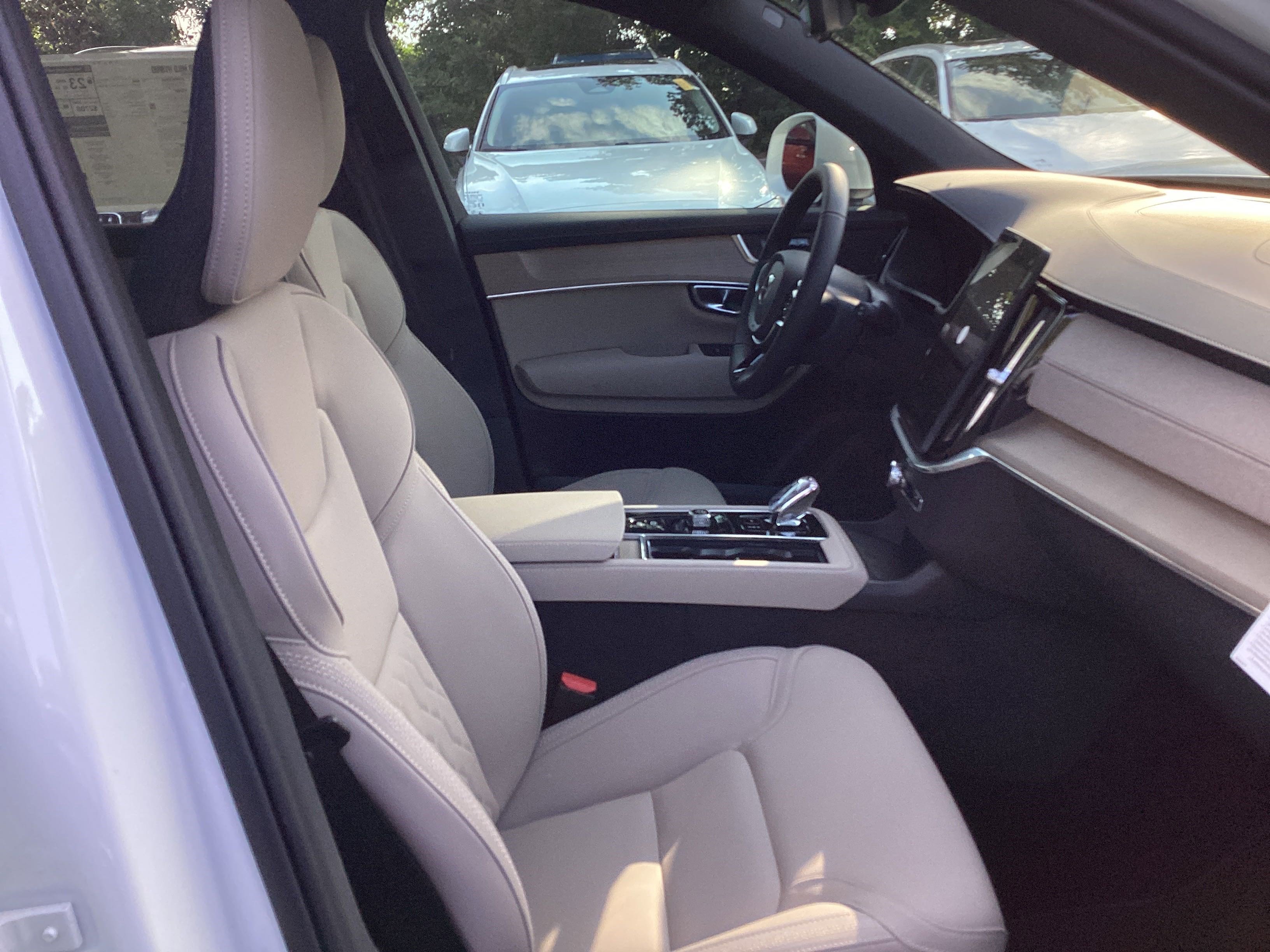 Used 2026 Volvo XC90 B6 Plus w/ Protection Package Premier image 21