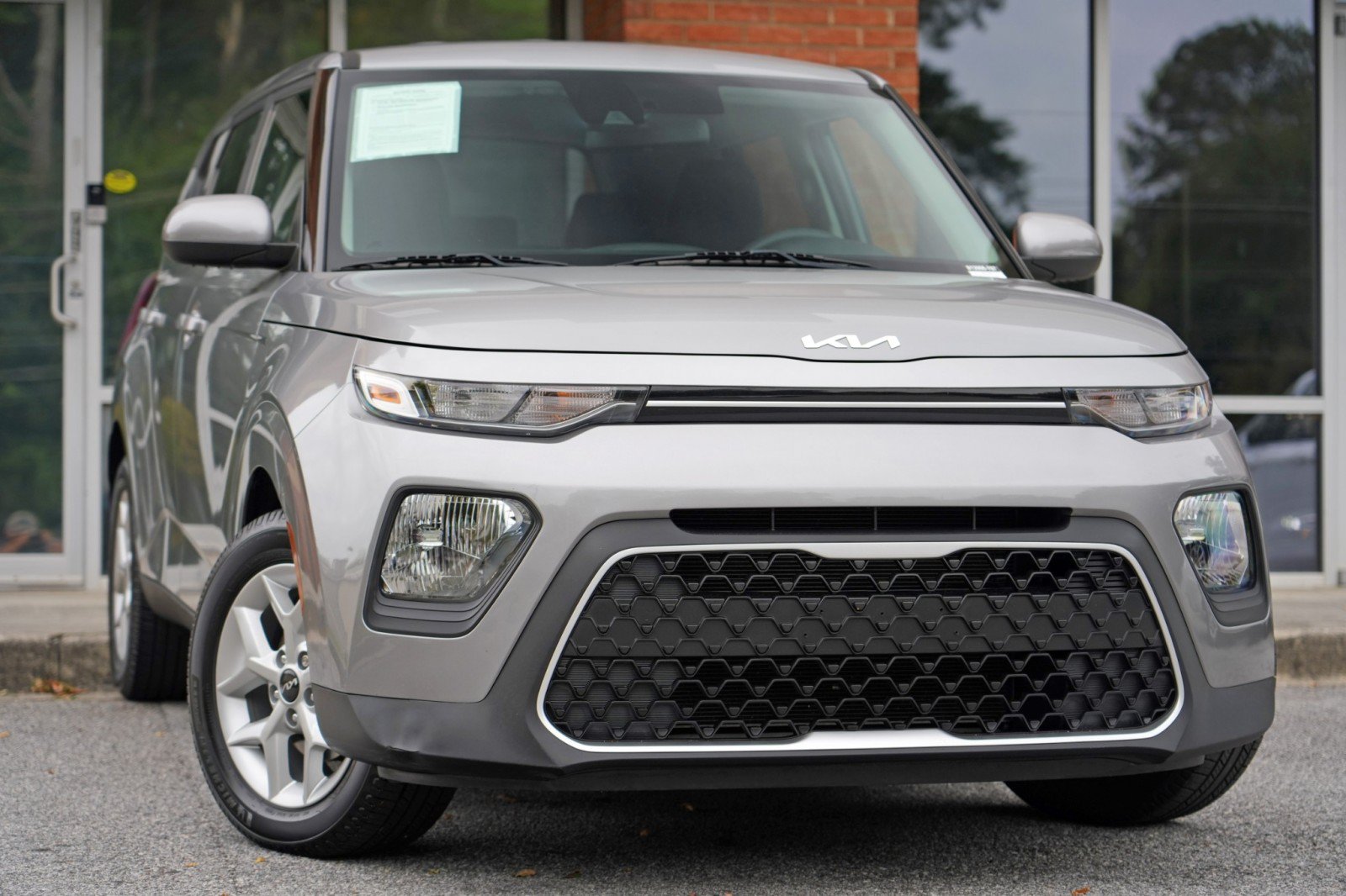 Used 2022 Kia Soul LX w/ Technology Package FWD image 2