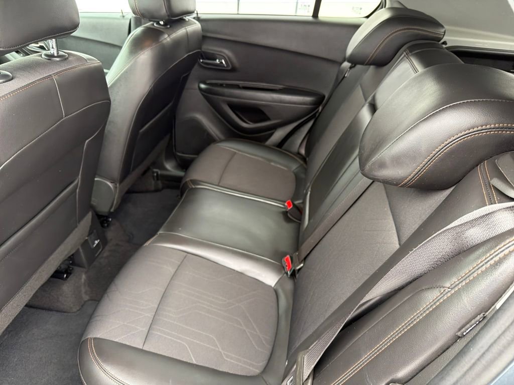 Used 2022 Chevrolet Trax LT w/ LT Convenience Package image 19