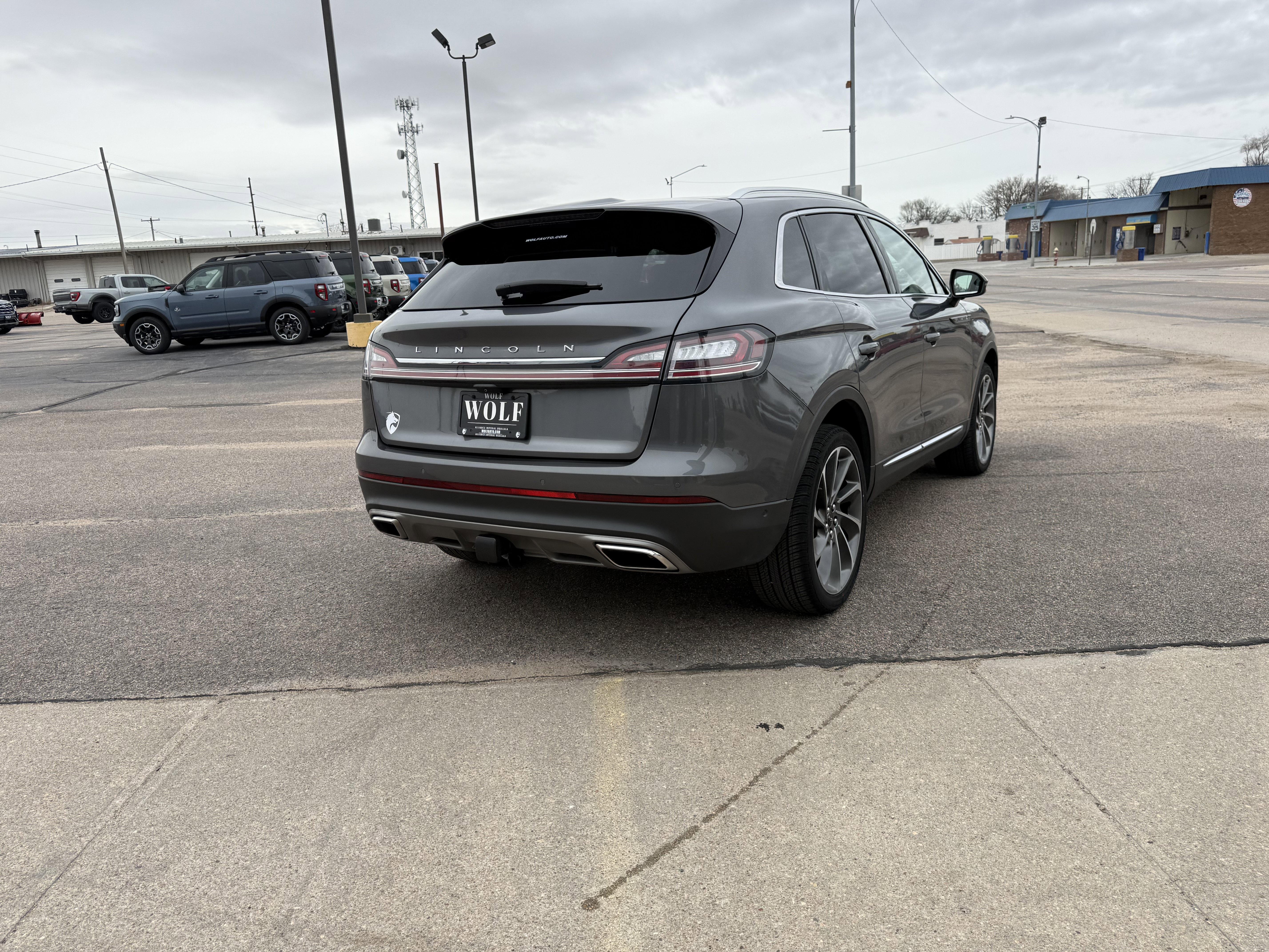 Used 2022 Lincoln Nautilus Reserve w/ Equipment Group 202A image 8