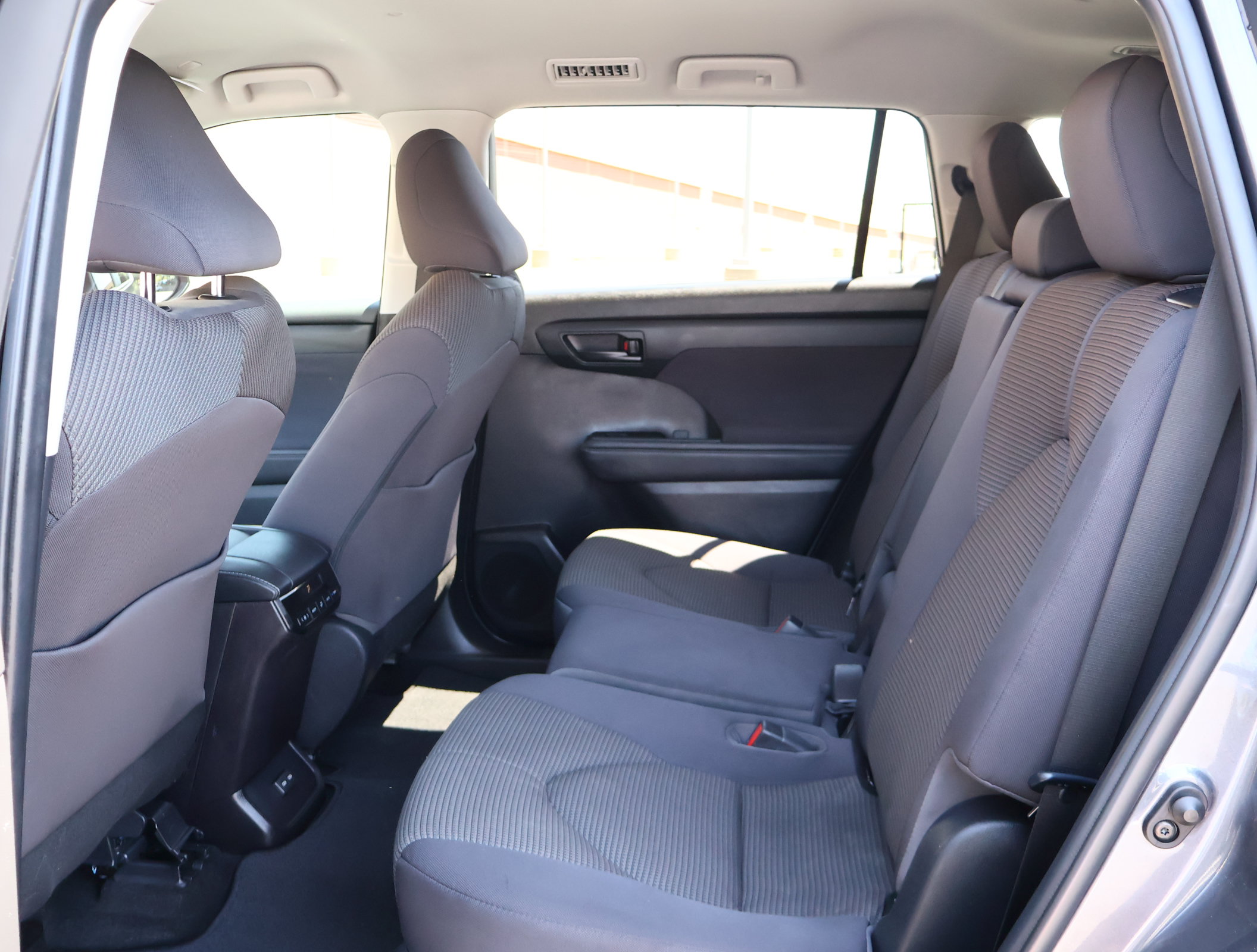 Used 2023 Toyota Highlander LE FWD image 22