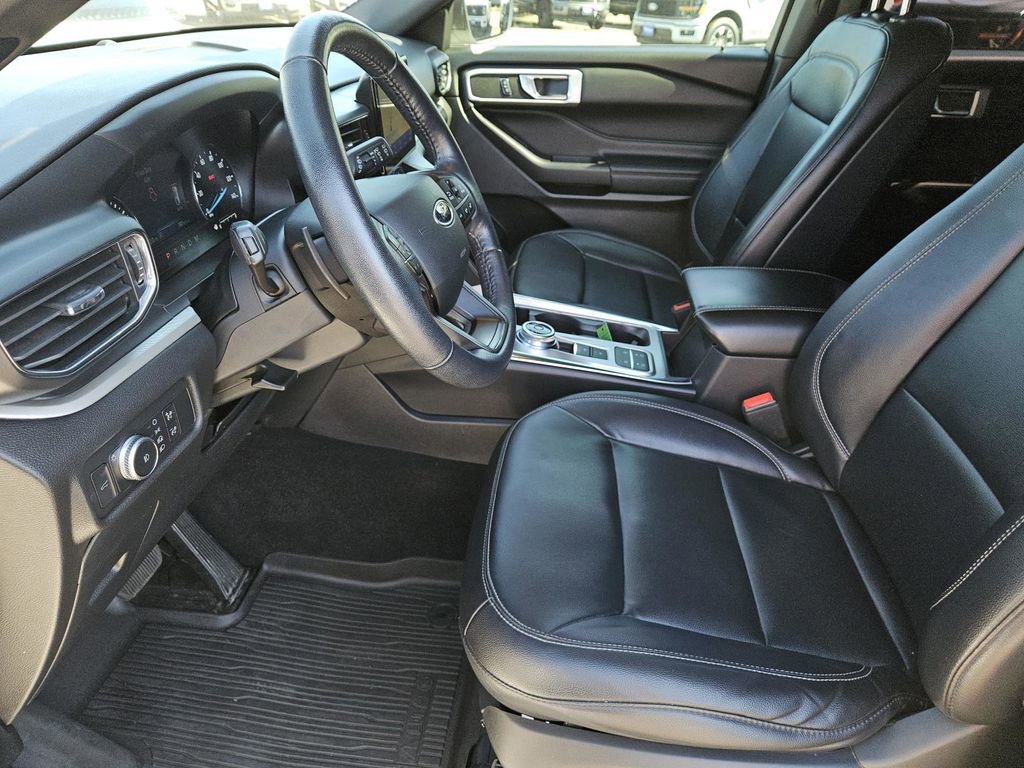 Used 2020 Ford Explorer XLT w/ Equipment Group 202A image 26