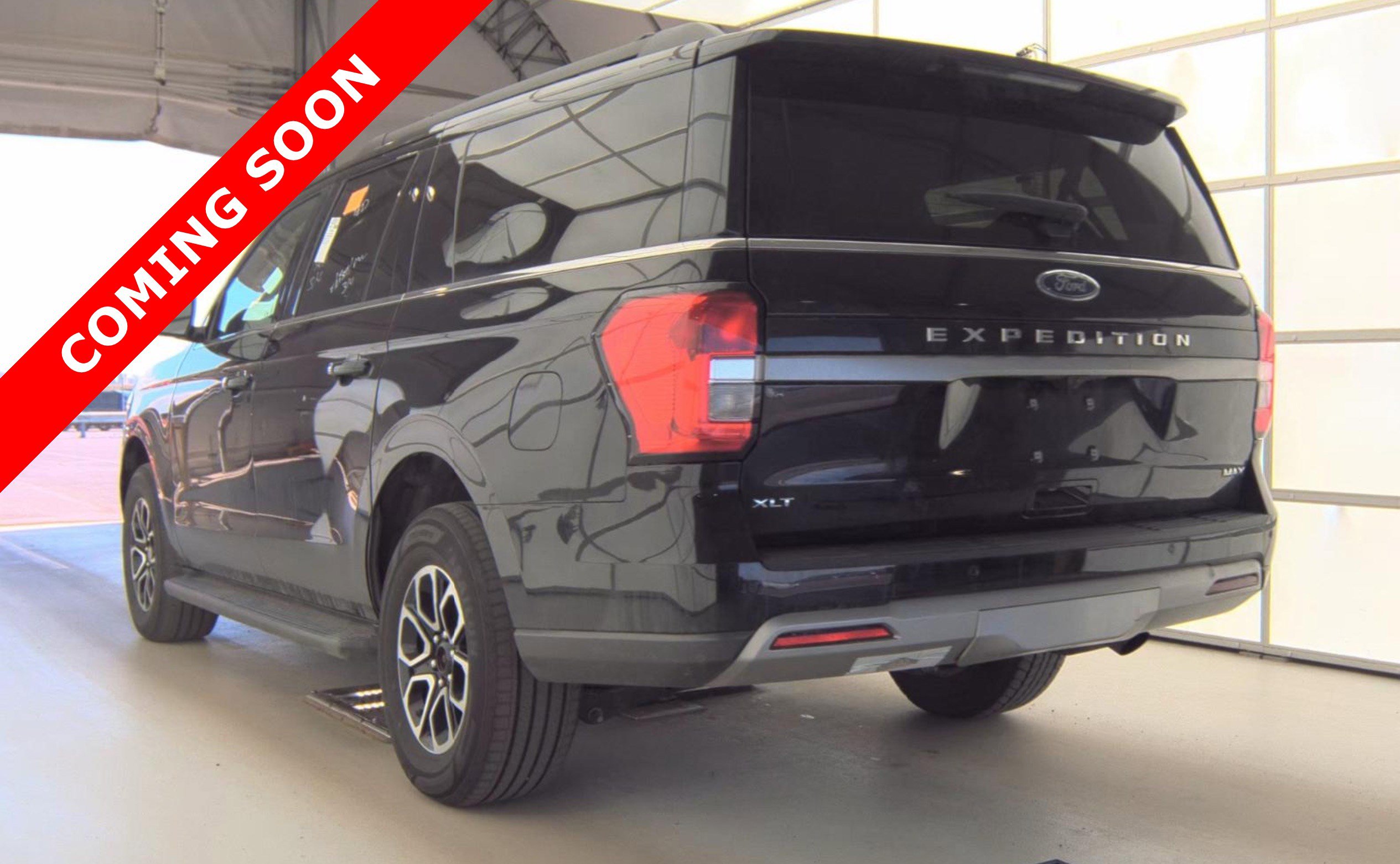 Used 2024 Ford Expedition Max XLT image 4