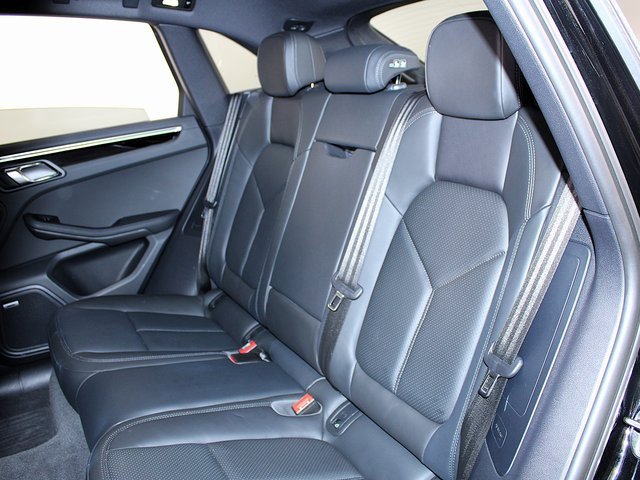Certified 2023 Porsche Macan image 21