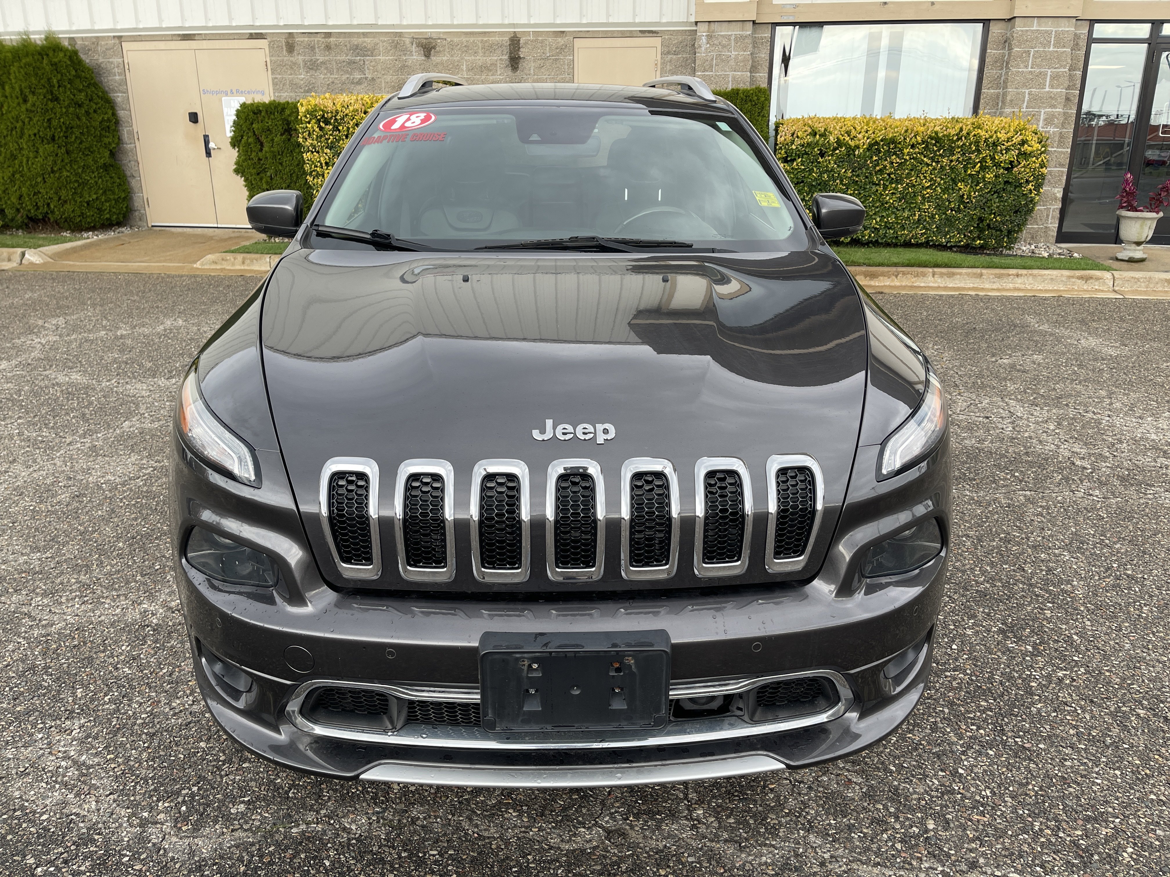 Used 2018 Jeep Cherokee Overland w/ Technology Group AWD/4WD image 8