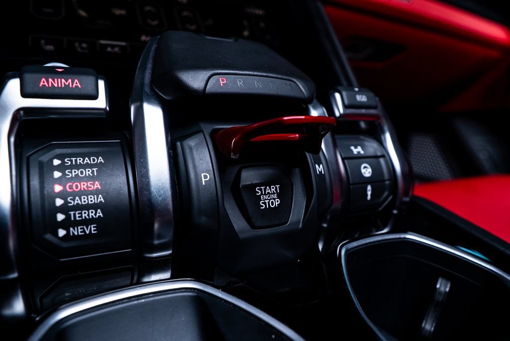 Used 2022 Lamborghini Urus AWD/4WD image 38