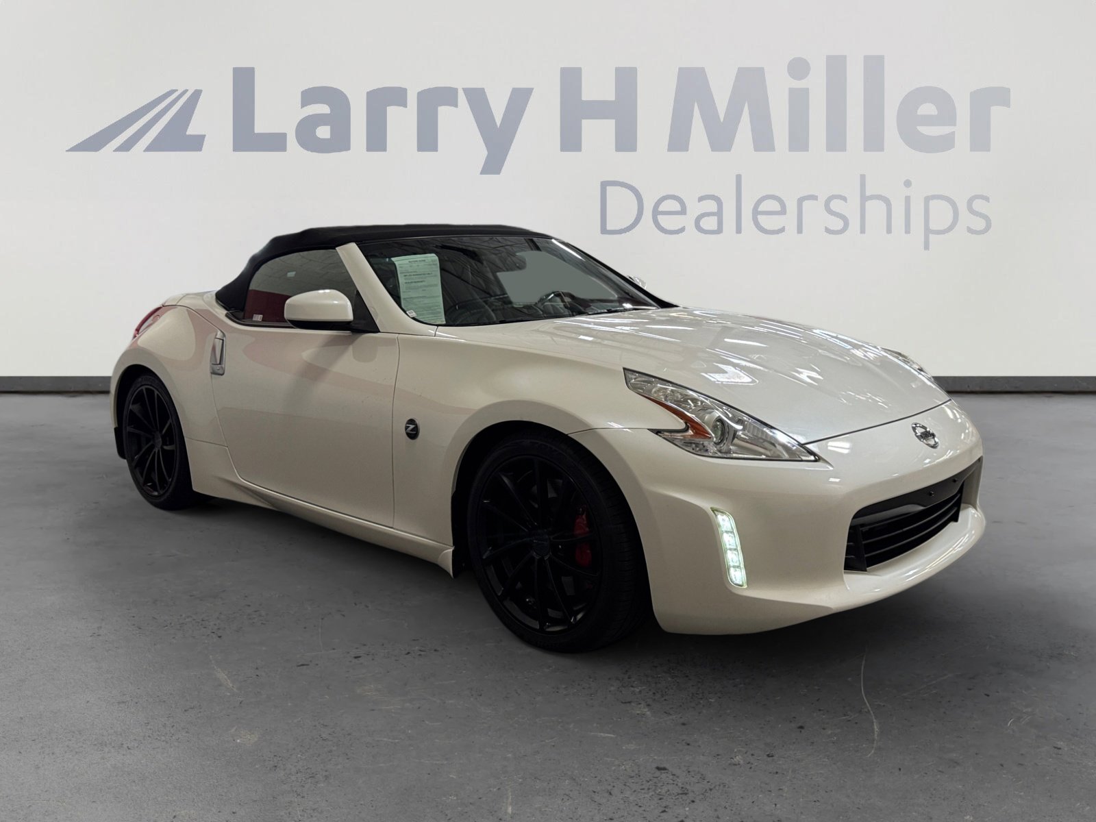 Used 2014 Nissan 370Z Touring w/ Sport Package image 7