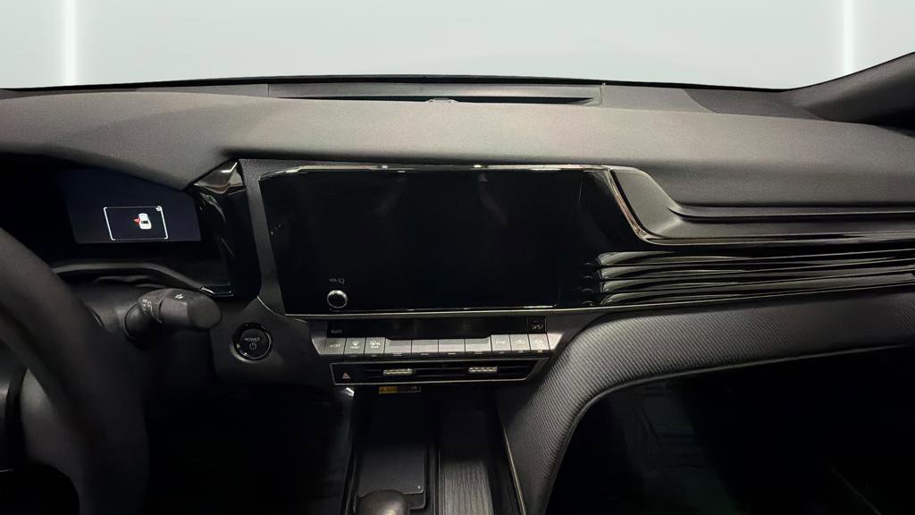 Used 2025 Toyota Camry SE FWD image 18