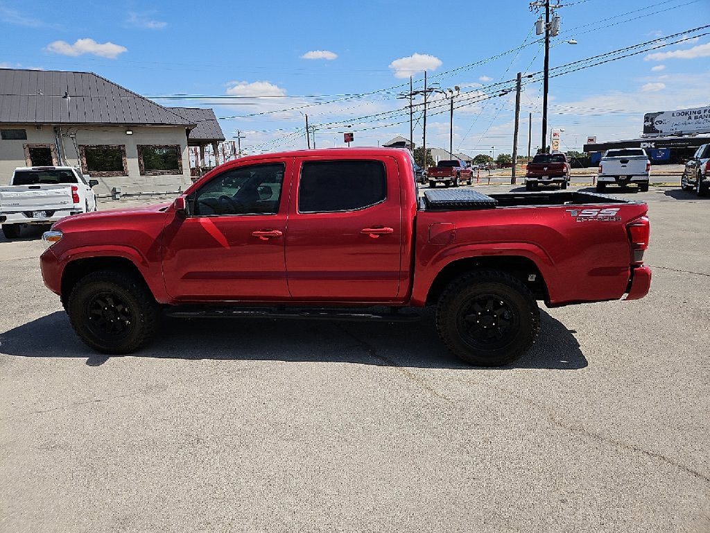 Used 2022 Toyota Tacoma SR AWD/4WD image 3