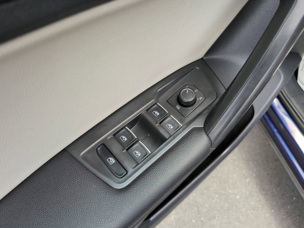 Used 2021 Volkswagen Tiguan SE FWD image 23
