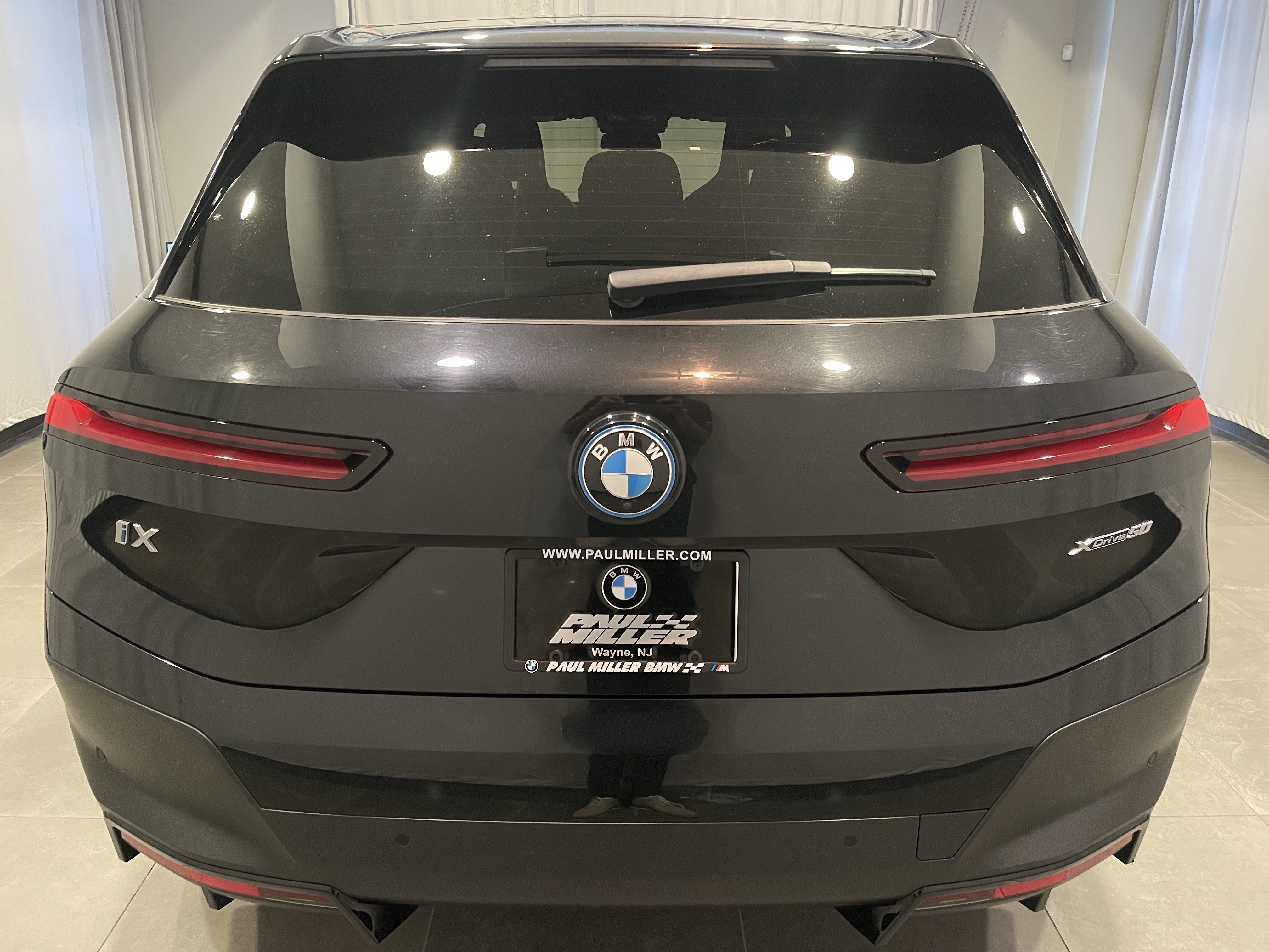 Certified 2024 BMW iX xDrive50 w/ Premium Package AWD/4WD image 5