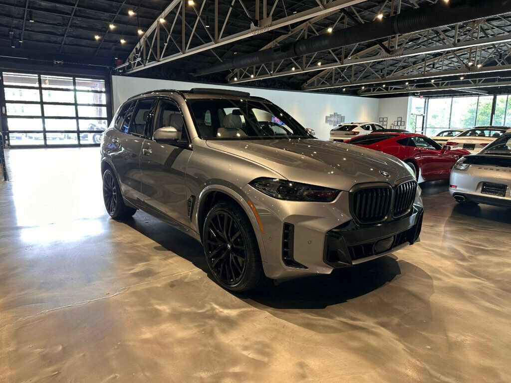 Used 2025 BMW X5 xDrive40i w/ M Sport Package AWD/4WD image 7