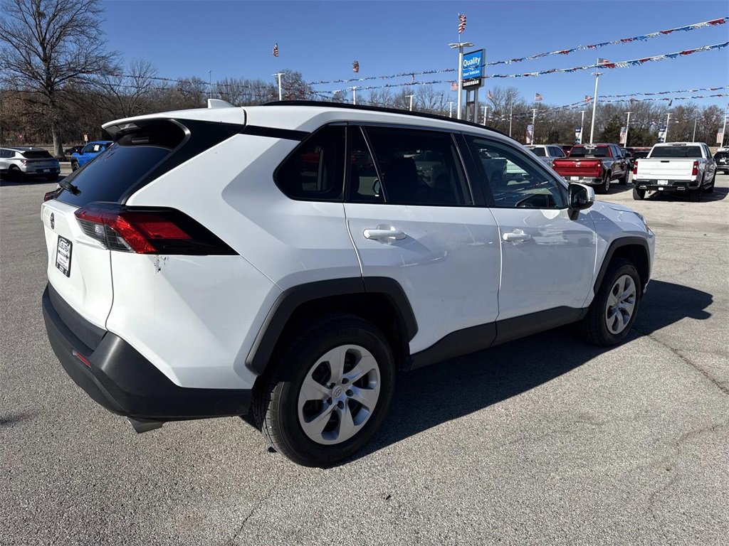 Used 2019 Toyota RAV4 LE image 6