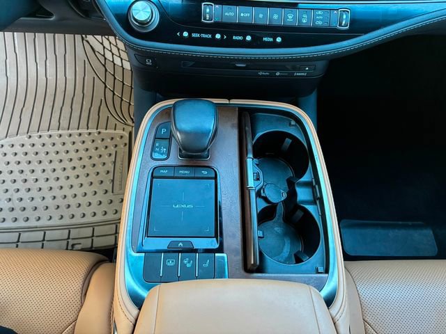 Used 2021 Lexus LS 500 w/ Accessory Package (Z2) image 29