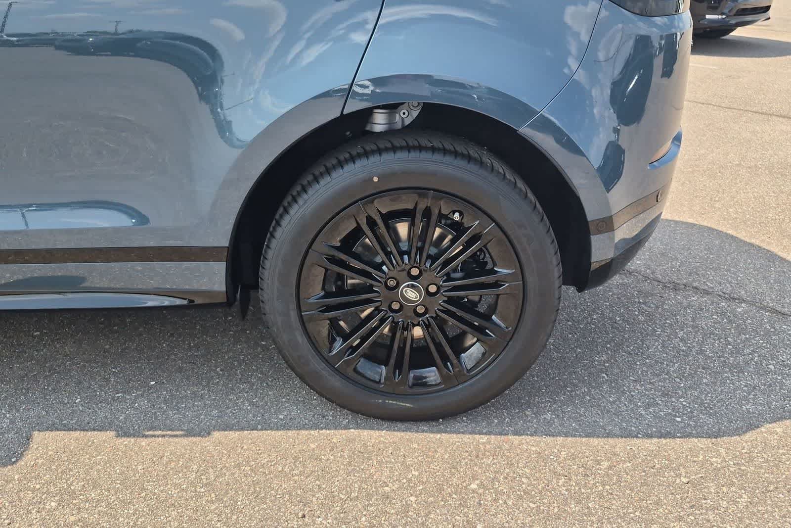New 2026 Land Rover Range Rover Evoque Hoxton AWD/4WD image 12
